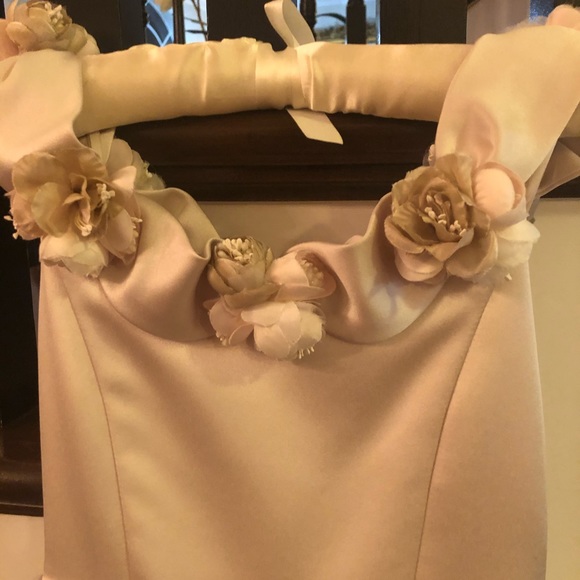 stunning flower girl dress - Picture 2 of 3